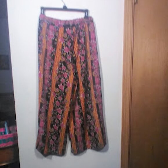 Kristin  Nicole Colorful Floral Harem Style Pants Size: L - Picture 6 of 13